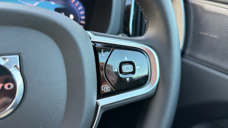 Volvo XC60 2.0 B5P Plus Dark 5dr AWD Geartronic Petrol Estate